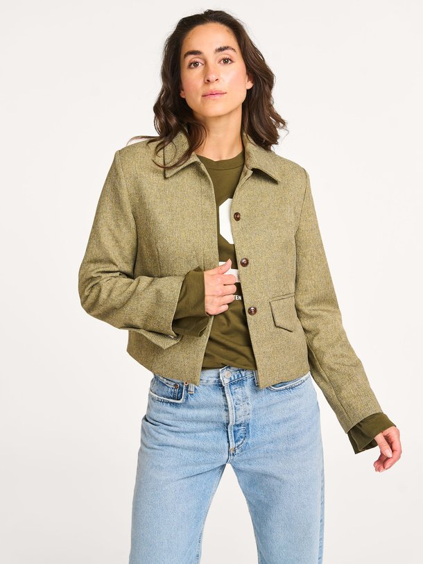 Ontdek de Bolie geweven jasje van Baum und Pferdgarten in de kleur groen bij Orangebag. Op werkdagen voor 21:45 besteld, morgen in huis.