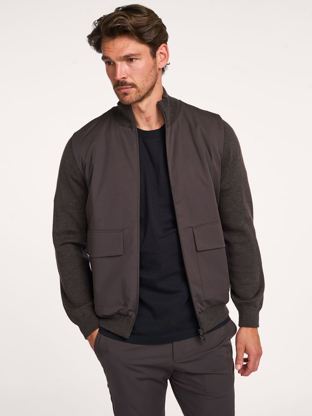 Ontdek de Dawson merinowollen jack van Wahts in de kleur donkerbruin bij Orangebag. Op werkdagen voor 21:45 besteld, morgen in huis.