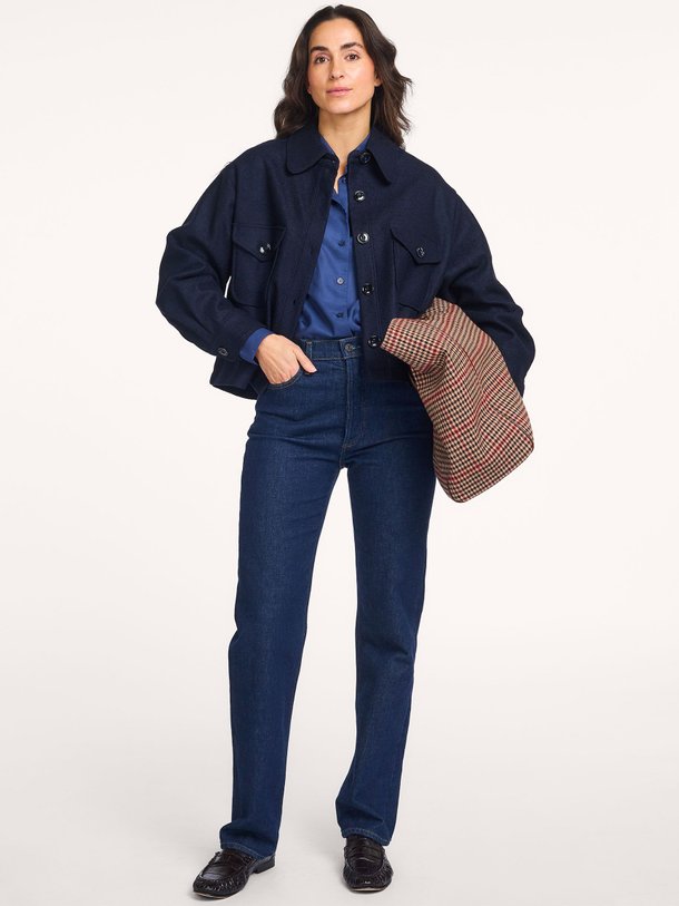 Ontdek de Mia wolmix jasje van Sacrécoeur in de kleur donkerblauw bij Orangebag. Op werkdagen voor 21:45 besteld, morgen in huis.