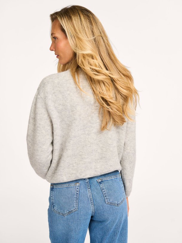 Ontdek de Vitow alpacamix gemêleerd vest van American Vintage in de kleur grijs bij Orangebag. Op werkdagen voor 21:45 besteld, morgen in huis.