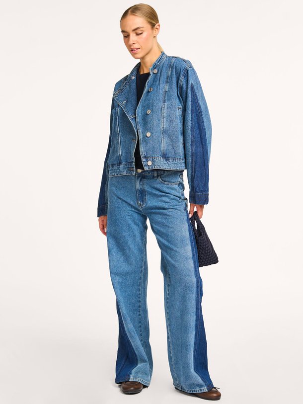 Ontdek de Mid waist loose fit non-stretch jeans van Sofie Schnoor in de kleur blauw bij Orangebag. Op werkdagen voor 21:45 besteld, morgen in huis.