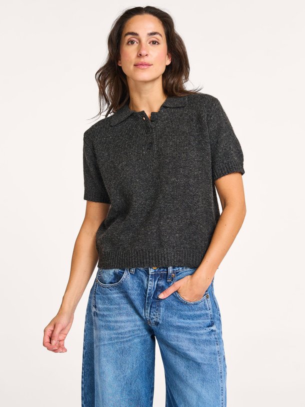 Ontdek de Paloma viscosemix gemêleerde polo trui van My Essential Wardrobe in de kleur antraciet bij Orangebag. Op werkdagen voor 21:45 besteld, morgen in huis.