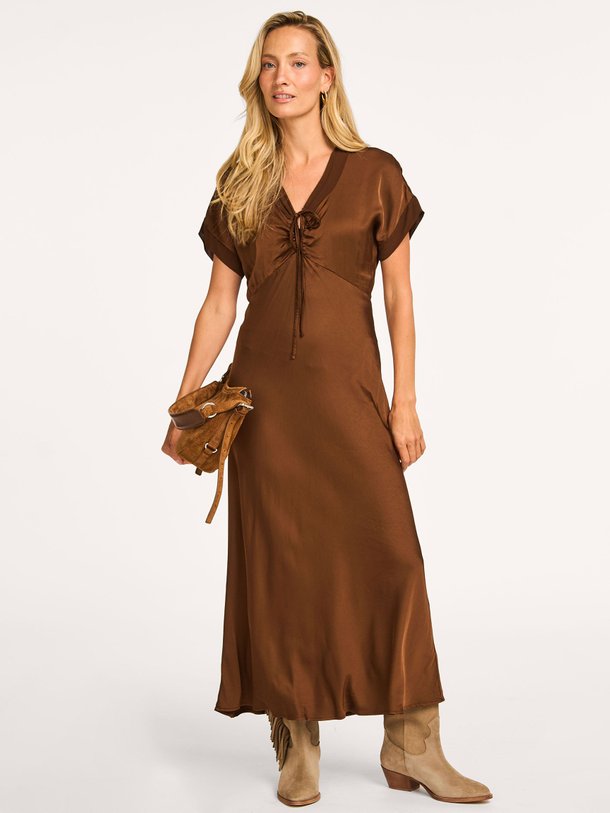 Ontdek de Etalici viscose maxijurk van La Fee Maraboutee in de kleur bruin bij Orangebag. Op werkdagen voor 21:45 besteld, morgen in huis.