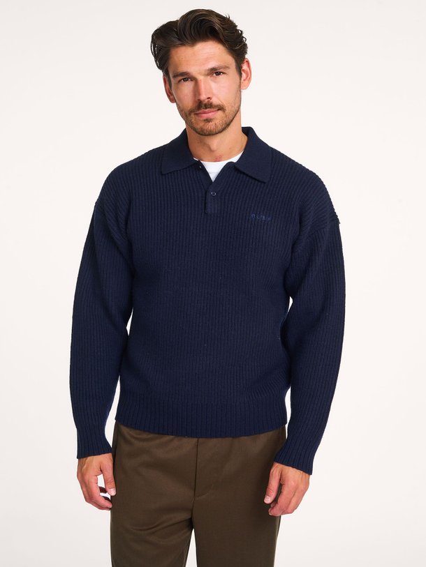 Ontdek de Wolmix oversized polo trui van OLAF in de kleur donkerblauw bij Orangebag. Op werkdagen voor 21:45 besteld, morgen in huis.