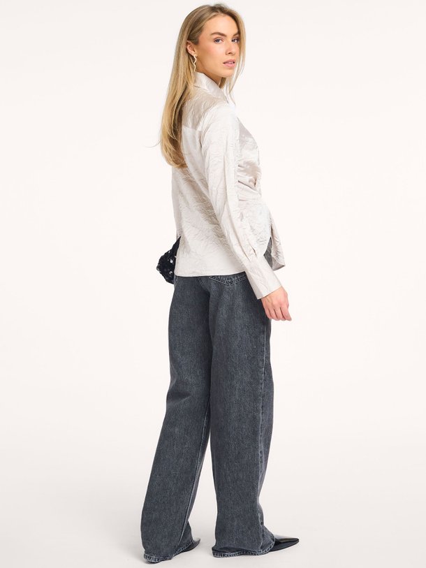 Ontdek de Elia viscosemix blouse van Second Female in de kleur ecru bij Orangebag. Op werkdagen voor 21:45 besteld, morgen in huis.