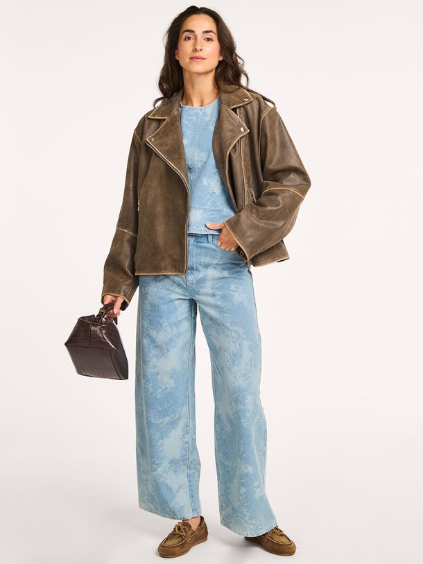 Ontdek de Newland denim top van Modstrom in de kleur blauw bij Orangebag. Op werkdagen voor 21:45 besteld, morgen in huis.