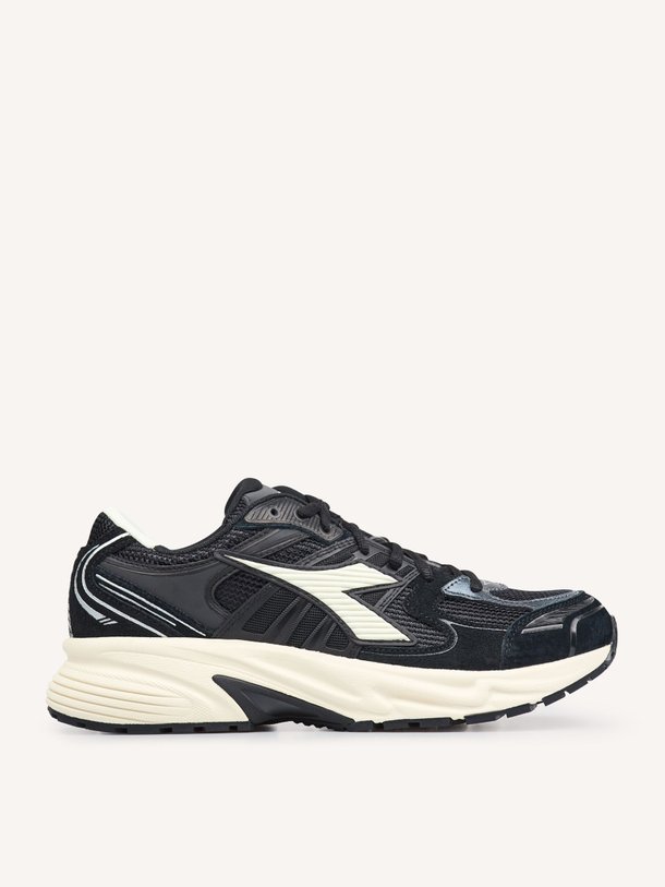 Ontdek de Mythos star mesh sneakers van Diadora in de kleur zwart bij Orangebag. Op werkdagen voor 21:45 besteld, morgen in huis.