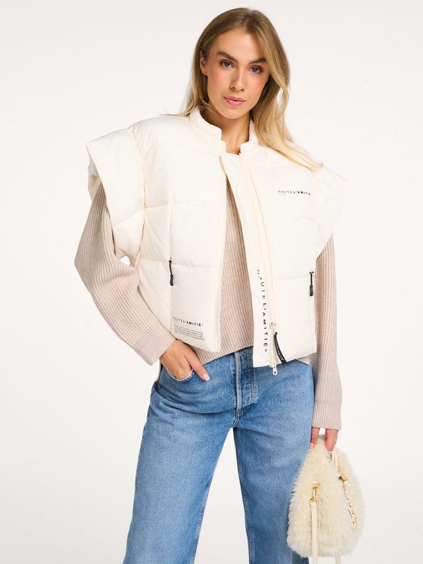 Ontdek de Geweven puffer bodywarmer met print van Haute L'Amitié in de kleur off-white bij Orangebag. Op werkdagen voor 21:45 besteld, morgen in huis.