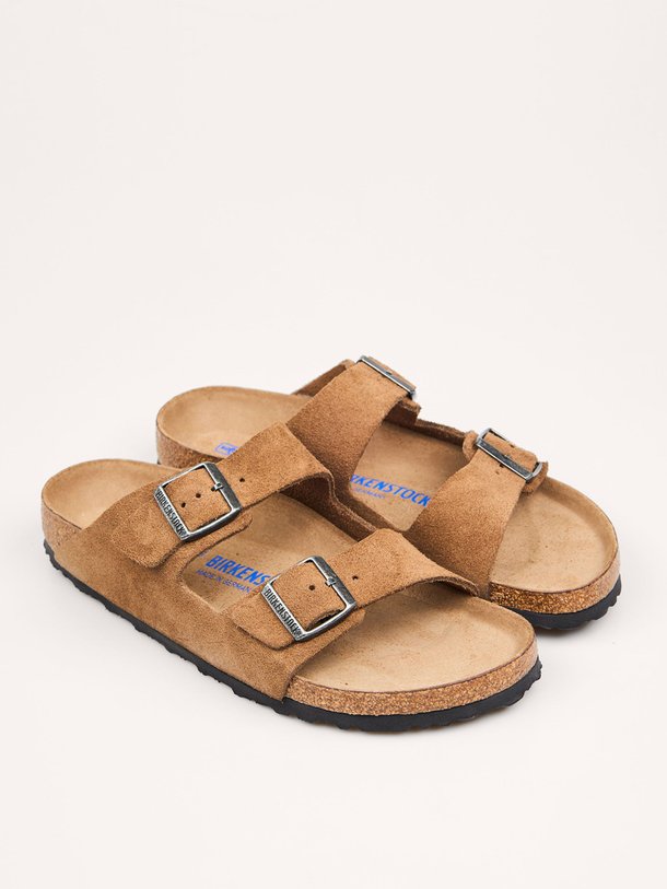 Ontdek de Arizona suède big buckle slippers van Birkenstock in de kleur camel bij Orangebag. Op werkdagen voor 21:45 besteld, morgen in huis.