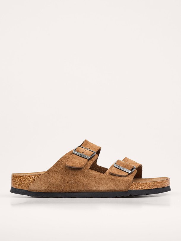 Ontdek de Arizona suède big buckle slippers van Birkenstock in de kleur camel bij Orangebag. Op werkdagen voor 21:45 besteld, morgen in huis.