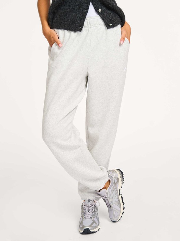 Ontdek de Katoenmix joggingbroek van New Balance in de kleur lichtgrijs bij Orangebag. Op werkdagen voor 21:45 besteld, morgen in huis.