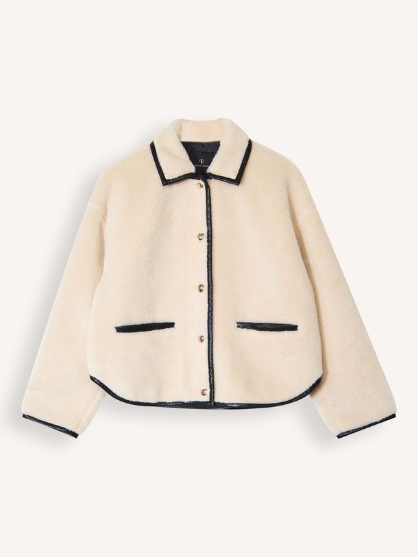 Ontdek de Camden wolmix teddy jack van Anine Bing in de kleur crème bij Orangebag. Op werkdagen voor 21:45 besteld, morgen in huis.