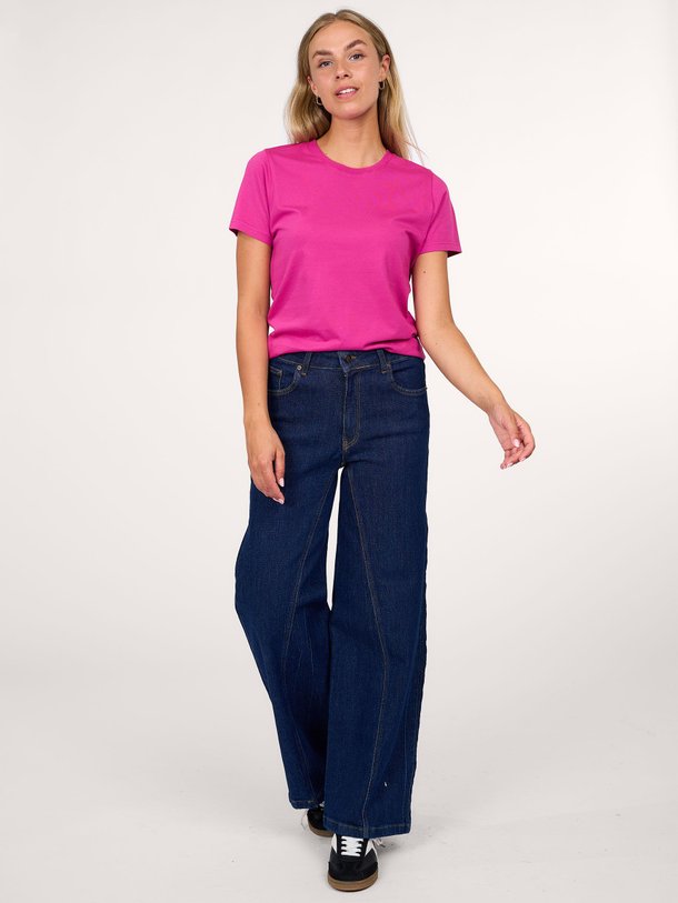 Ontdek de Organic cotton T-shirt van Colorful Standard in de kleur fuchsia bij Orangebag. Op werkdagen voor 21:45 besteld, morgen in huis.