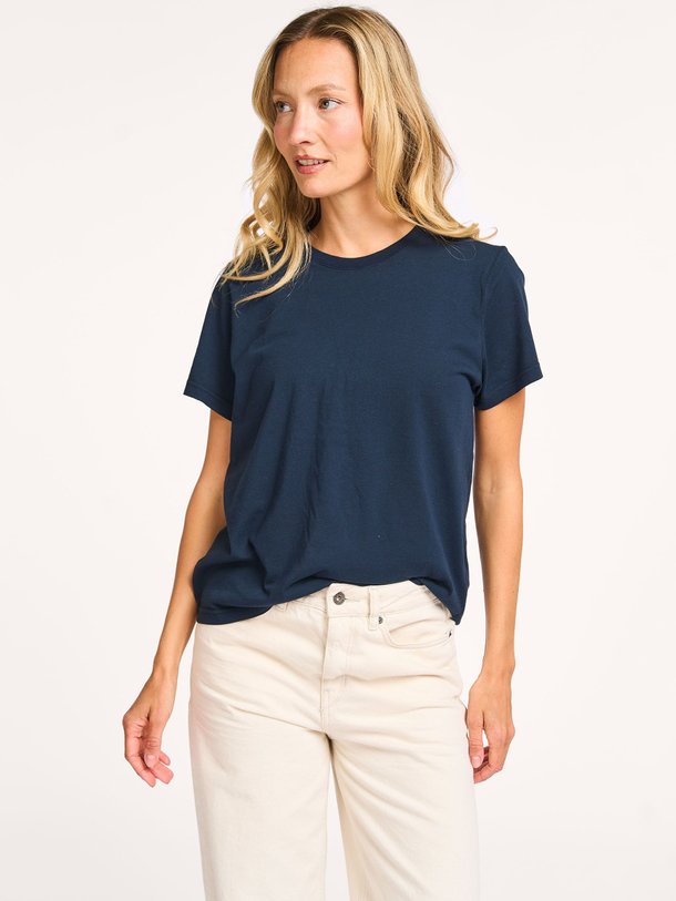 Ontdek de Organic cotton T-shirt van Colorful Standard in de kleur donkerblauw bij Orangebag. Op werkdagen voor 21:45 besteld, morgen in huis.