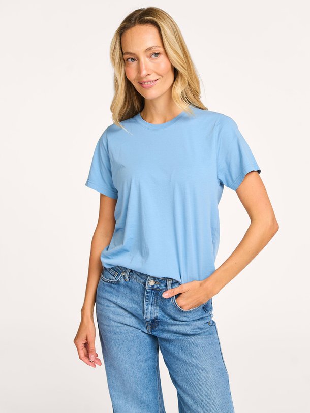 Ontdek de Organic cotton T-shirt van Colorful Standard in de kleur blauw bij Orangebag. Op werkdagen voor 21:45 besteld, morgen in huis.