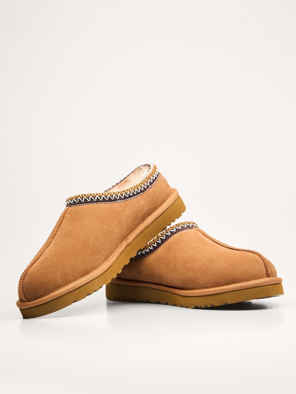 Ontdek de Tasman suède loafers van Ugg in de kleur cognac bij Orangebag. Op werkdagen voor 21:45 besteld, morgen in huis.