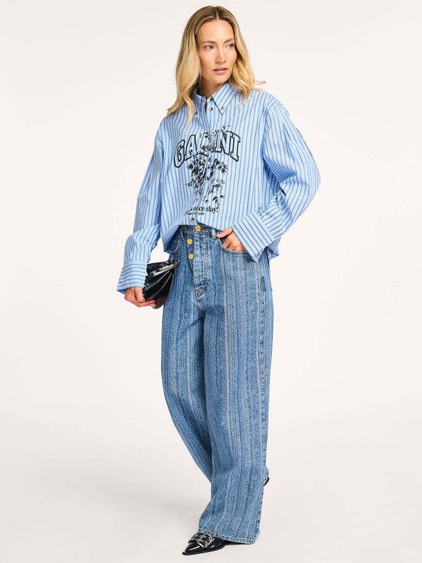 Ontdek de Mid waist loose fit jeans van Ganni in de kleur blauw bij Orangebag. Op werkdagen voor 21:45 besteld, morgen in huis.