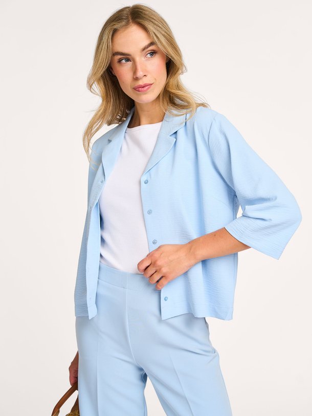 Ontdek de Aaliyah geweven blouse van Modstrom in de kleur lichtblauw bij Orangebag. Op werkdagen voor 21:45 besteld, morgen in huis.