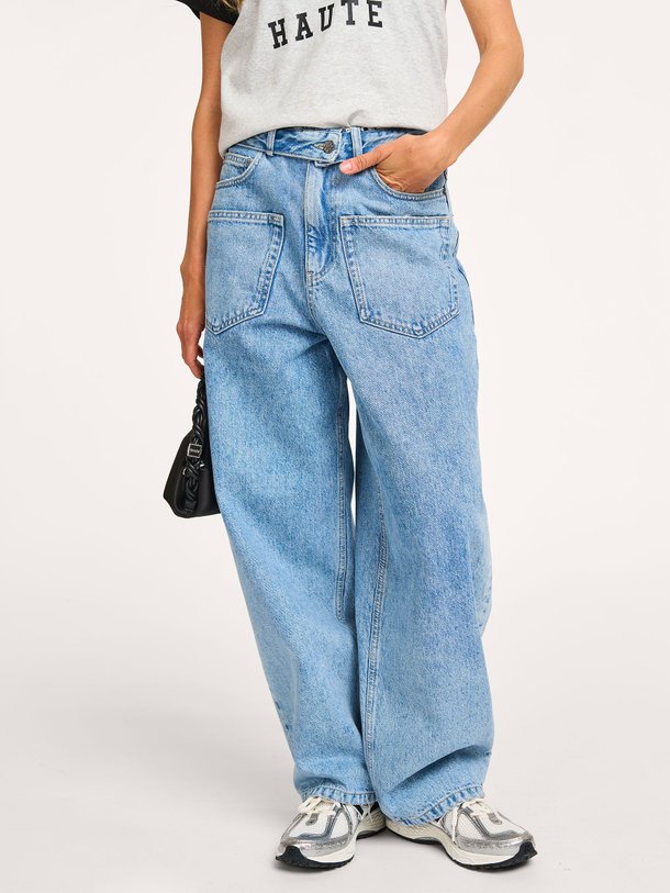 Ontdek de High waist loose fit jeans van Haute L'Amitié in de kleur blauw bij Orangebag. Op werkdagen voor 21:45 besteld, morgen in huis.