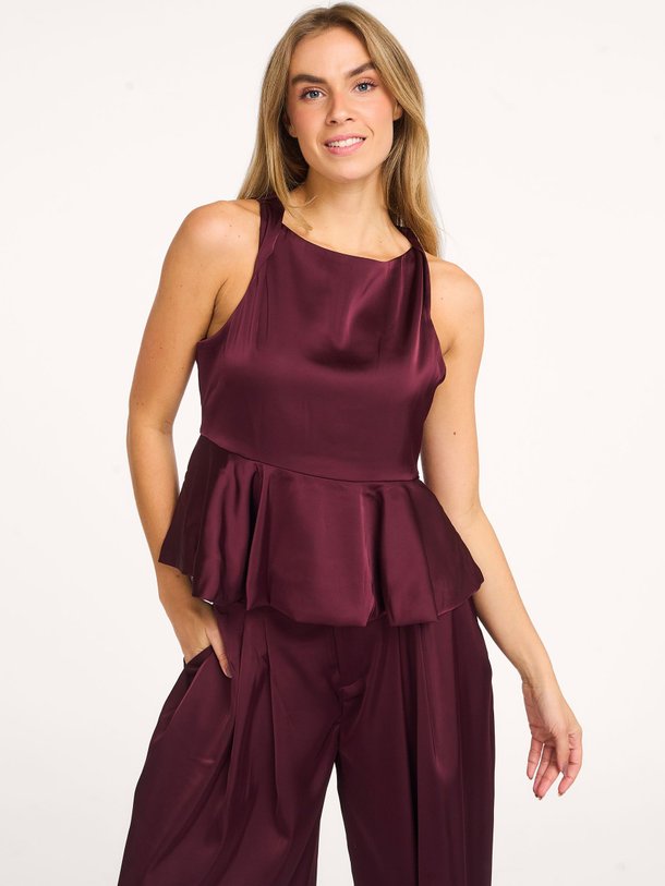 Ontdek de Rue geweven peplum top van Gestuz in de kleur bordeauxrood bij Orangebag. Op werkdagen voor 21:45 besteld, morgen in huis.