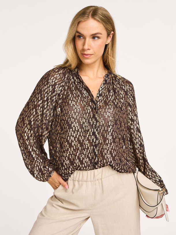 Ontdek de Loeka viscosemix blouse met lurex van Knit-ted in de kleur donkerbruin bij Orangebag. Op werkdagen voor 21:45 besteld, morgen in huis.
