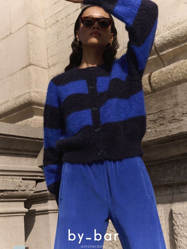 Ontdek de Sian mohairmix vest met gestreept dessin van By-Bar in de kleur blauw bij Orangebag. Op werkdagen voor 21:45 besteld, morgen in huis.