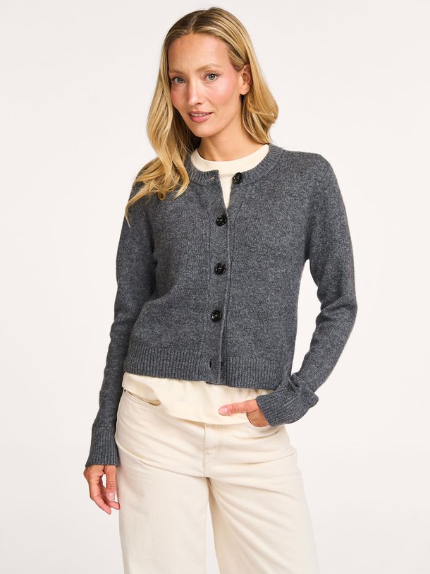 Ontdek de Riot wollen gemêleerd vest van DAY Birger et Mikkelsen in de kleur donkergrijs bij Orangebag. Op werkdagen voor 21:45 besteld, morgen in huis.