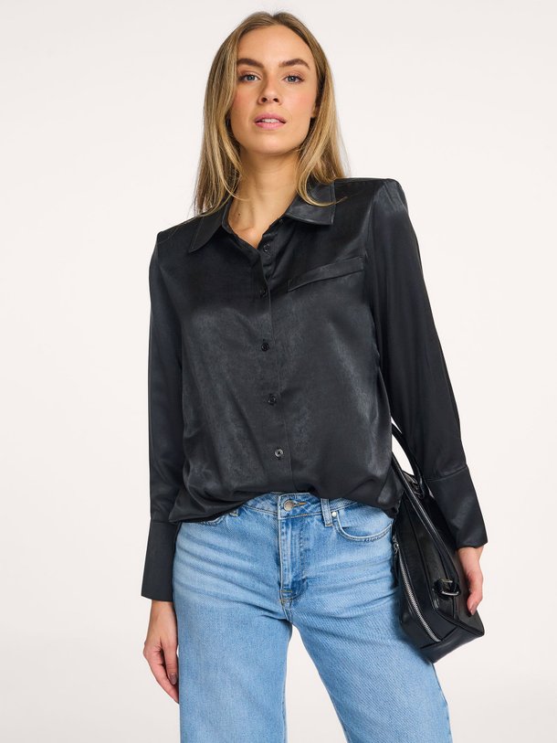 Ontdek de Estelle viscosemix blouse van My Essential Wardrobe in de kleur antraciet bij Orangebag. Op werkdagen voor 21:45 besteld, morgen in huis.