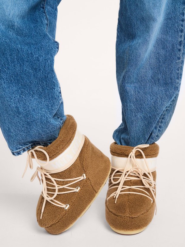 Ontdek de Lage gewatteerde teddy snowboots van Moon Boot in de kleur camel bij Orangebag. Op werkdagen voor 21:45 besteld, morgen in huis.