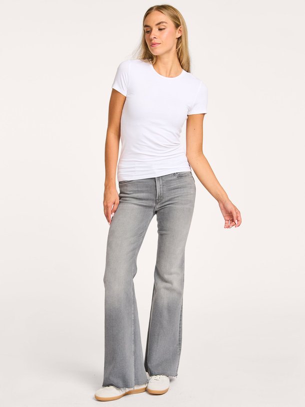 Ontdek de The Doozy mid waist flared fit jeans van Mother in de kleur grijs bij Orangebag. Op werkdagen voor 21:45 besteld, morgen in huis.