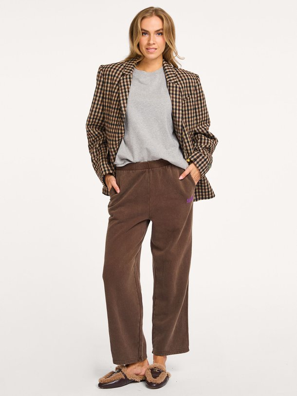 Ontdek de Plizzy katoenen logo sweatbroek van American Vintage in de kleur bruin bij Orangebag. Op werkdagen voor 21:45 besteld, morgen in huis.