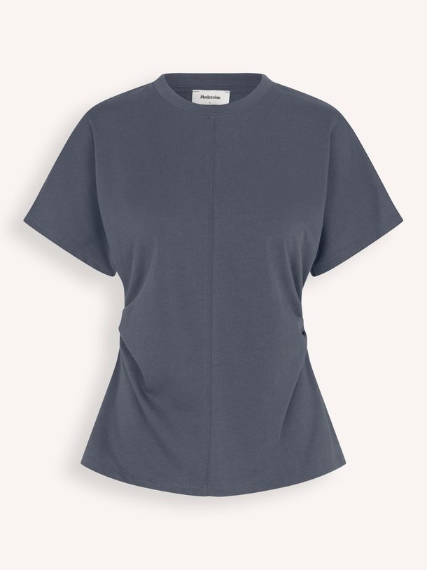 Ontdek de Pataya organic cotton T-shirt van Modstrom in de kleur blauwgrijs bij Orangebag. Op werkdagen voor 21:45 besteld, morgen in huis.