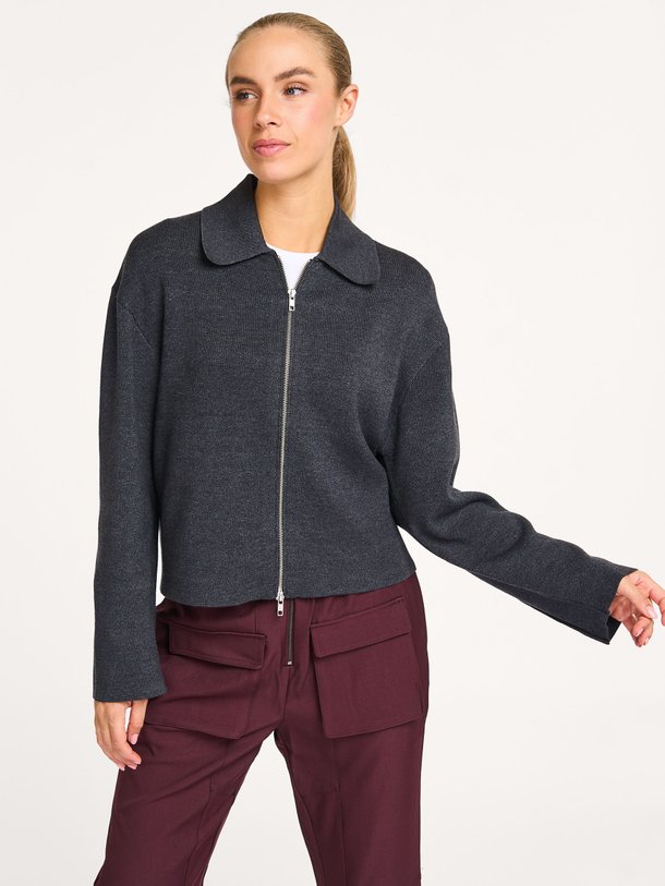 Ontdek de Siv viscosemix vest van Second Female in de kleur donkergrijs bij Orangebag. Op werkdagen voor 21:45 besteld, morgen in huis.