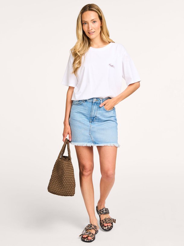 Ontdek de Sashelly denim rok van Samsoe Samsoe in de kleur blauw bij Orangebag. Op werkdagen voor 21:45 besteld, morgen in huis.