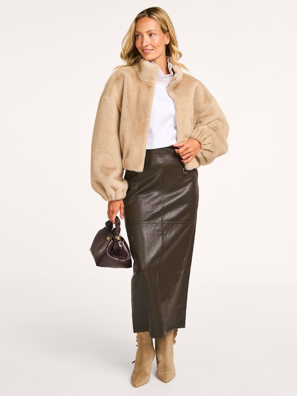 Ontdek de Fera geweven faux fur jack van Co'Couture in de kleur lichtbruin bij Orangebag. Op werkdagen voor 21:45 besteld, morgen in huis.