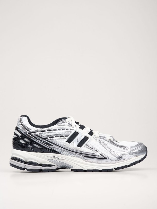 Ontdek de M1906RER metallic mesh sneakers van New Balance in de kleur zwart bij Orangebag. Op werkdagen voor 21:45 besteld, morgen in huis.