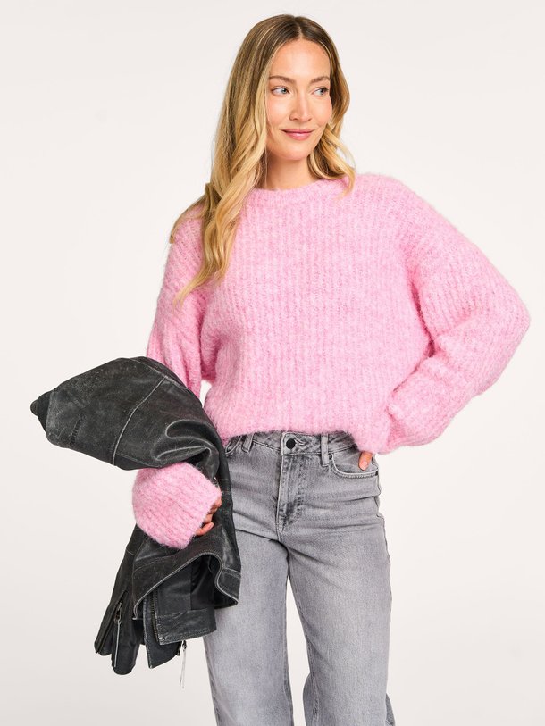 Ontdek de Charlie wolmix trui van Co'Couture in de kleur roze bij Orangebag. Op werkdagen voor 21:45 besteld, morgen in huis.