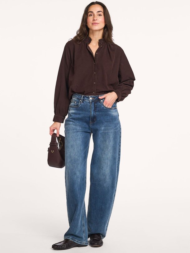 Ontdek de Soline katoenen ribcord blouse van Sacrécoeur in de kleur donkerbruin bij Orangebag. Op werkdagen voor 21:45 besteld, morgen in huis.