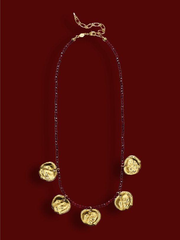 Ontdek de Dream Catcher vergulde halsketting van Anni Lu in de kleur bordeauxrood bij Orangebag. Op werkdagen voor 21:45 besteld, morgen in huis.