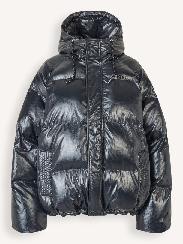 Ontdek de Shelby geweven gewatteerde jas van Lollys Laundry in de kleur donkerblauw bij Orangebag. Op werkdagen voor 21:45 besteld, morgen in huis.