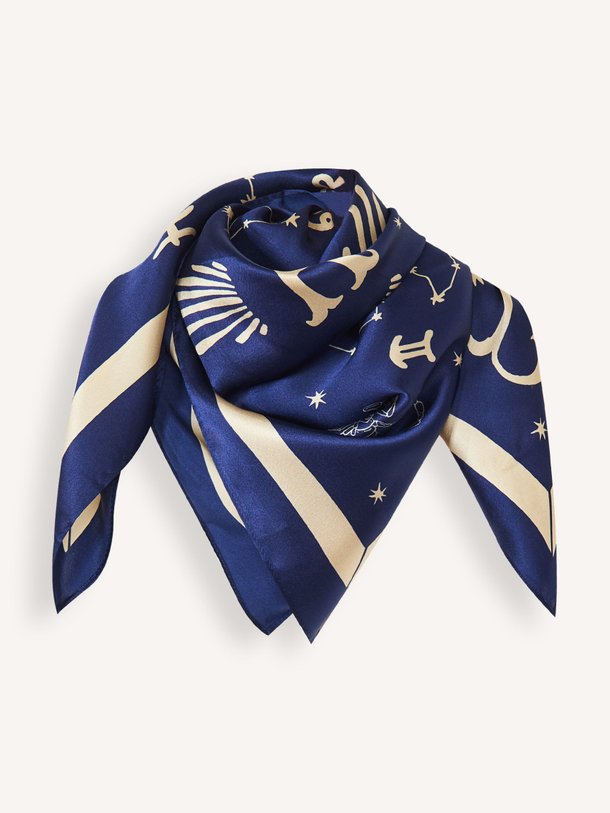 Ontdek de Zijden sjaal met dessin van Old Habits Die Hard in de kleur blauw bij Orangebag. Op werkdagen voor 21:45 besteld, morgen in huis.
