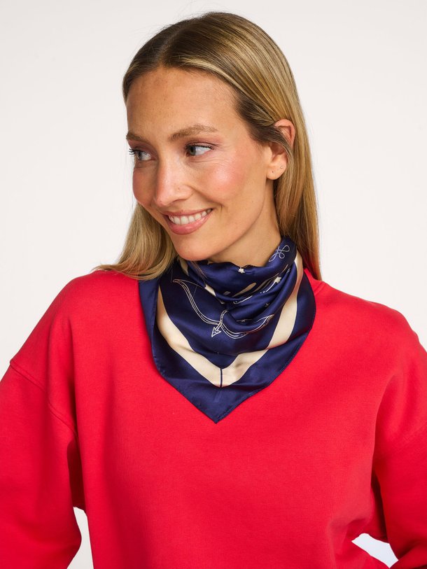 Ontdek de Zijden sjaal met dessin van Old Habits Die Hard in de kleur blauw bij Orangebag. Op werkdagen voor 21:45 besteld, morgen in huis.