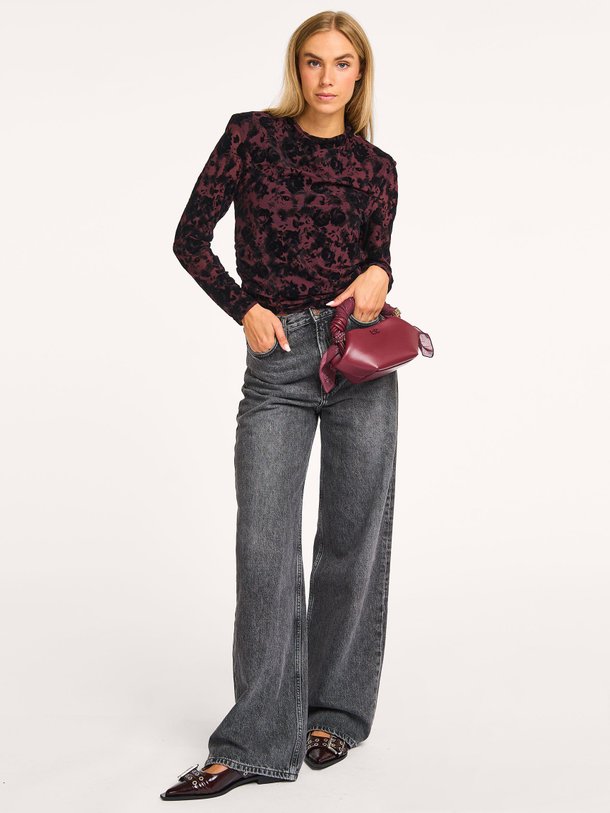 Ontdek de Floria geweven mesh top met dessin van Gestuz in de kleur aubergine bij Orangebag. Op werkdagen voor 21:45 besteld, morgen in huis.