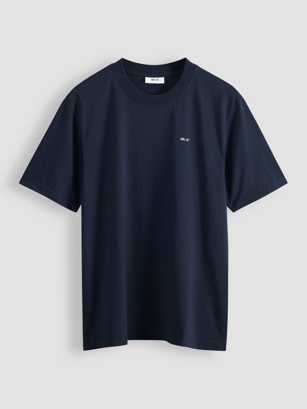 Ontdek de Adam katoenen T-shirt van NN.07 in de kleur donkerblauw bij Orangebag. Op werkdagen voor 21:45 besteld, morgen in huis.
