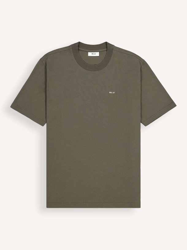 Ontdek de Adam katoenen logo T-shirt van NN.07 in de kleur groen/bruin bij Orangebag. Op werkdagen voor 21:45 besteld, morgen in huis.
