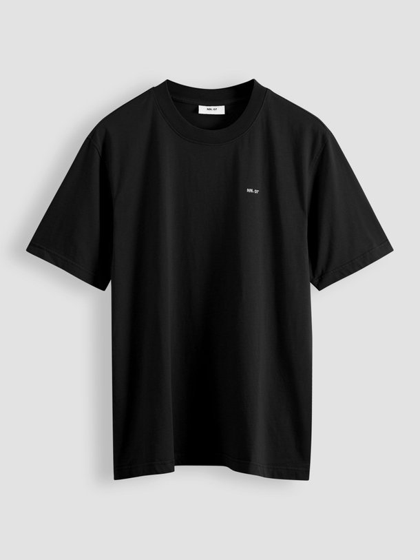 Ontdek de Adam katoenen logo T-shirt van NN.07 in de kleur zwart bij Orangebag. Op werkdagen voor 21:45 besteld, morgen in huis.