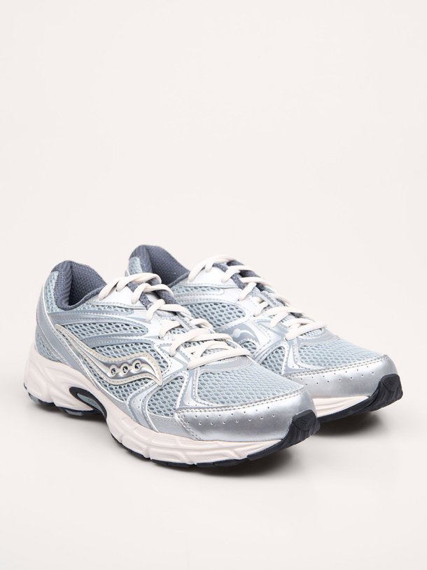 Ontdek de Ride Millennium mesh sneakers van Saucony in de kleur zilverkleur bij Orangebag. Op werkdagen voor 21:45 besteld, morgen in huis.