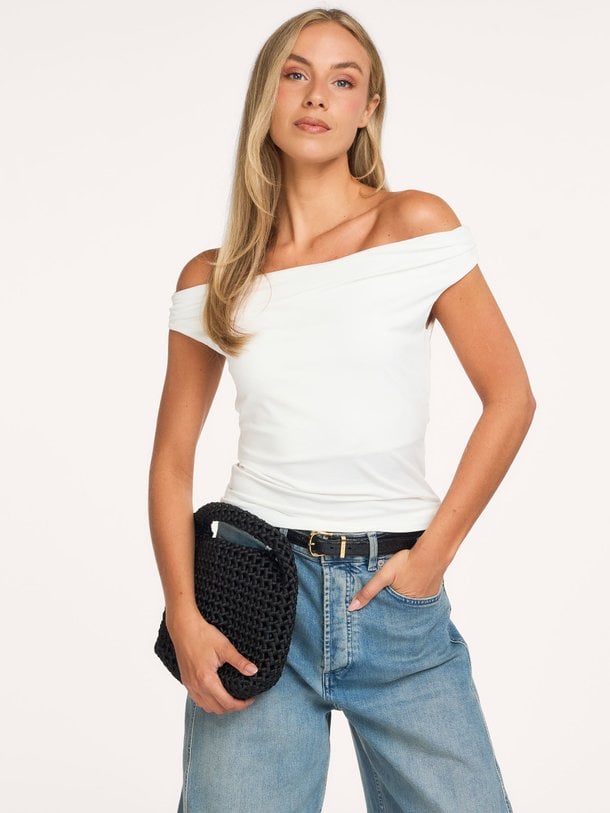 Modstrom Hima - Elastische Off Shoulder Top - Wit Ontdek de Hima elastische off shoulder top van Modstrom in de kleur wit bij Orangebag. Op werkdagen voor 21:45 besteld, morgen in huis.