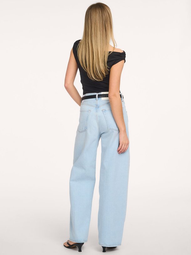 Modstrom Hima - Elastische Off Shoulder Top - Zwart Ontdek de Hima elastische off shoulder top van Modstrom in de kleur zwart bij Orangebag. Op werkdagen voor 21:45 besteld, morgen in huis.