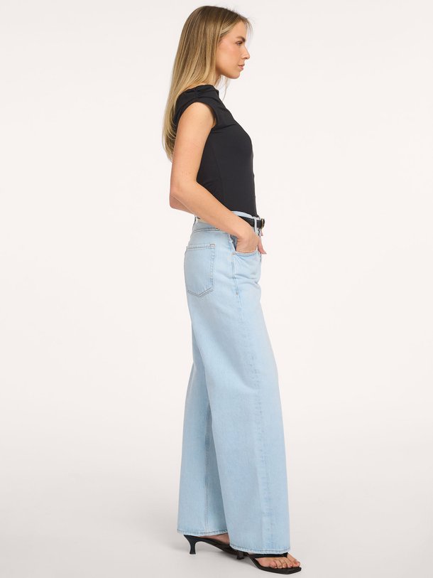 Modstrom Hima - Elastische Off Shoulder Top - Zwart Ontdek de Hima elastische off shoulder top van Modstrom in de kleur zwart bij Orangebag. Op werkdagen voor 21:45 besteld, morgen in huis.